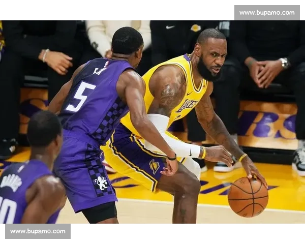 前警员盗詹姆斯 2013 总决球衣 10 万贱卖,苏富比 370 万天价成交 前警员盗詹姆斯 2013 总决球衣 10 万贱卖,苏富比 370 万天价成交